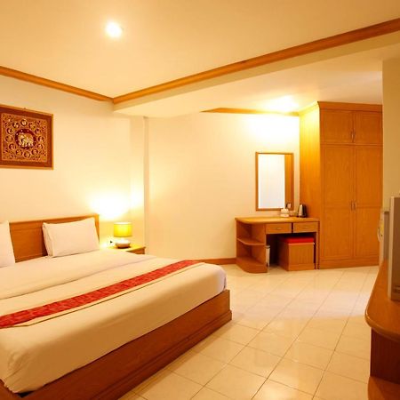 Casa Jip pensión Patong Exterior foto