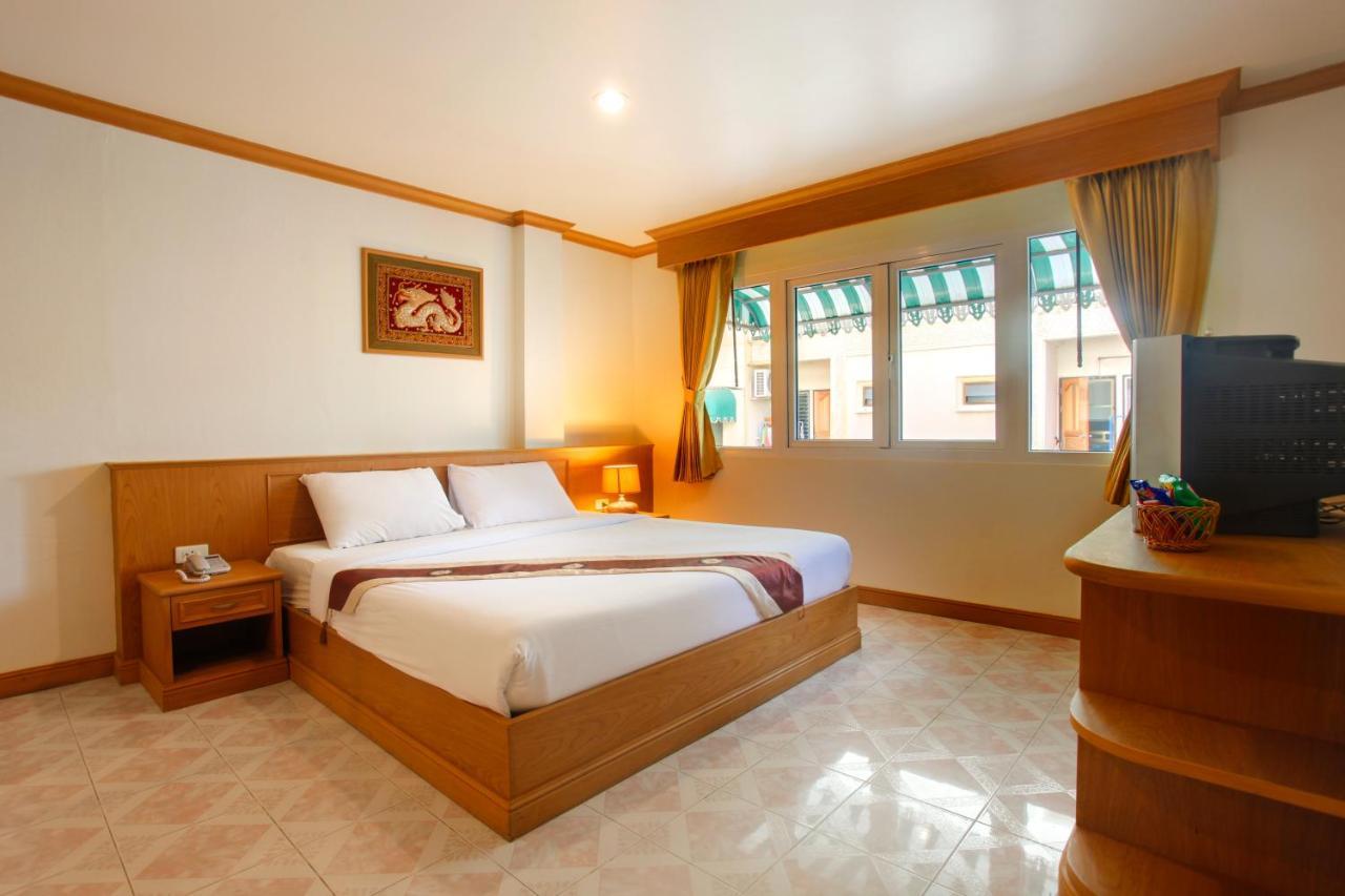 Casa Jip pensión Patong Exterior foto