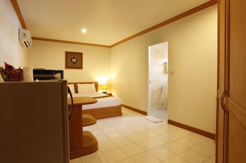 Casa Jip pensión Patong Exterior foto