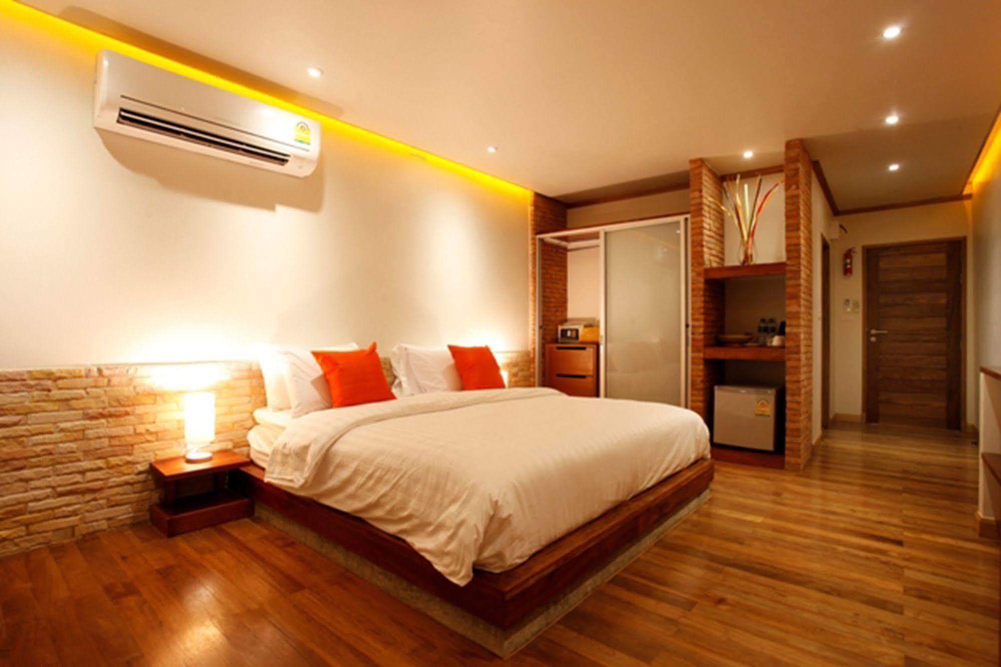 Casa Jip pensión Patong Exterior foto