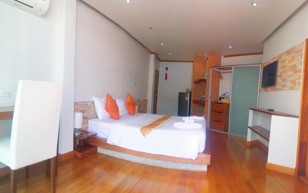 Casa Jip pensión Patong Exterior foto